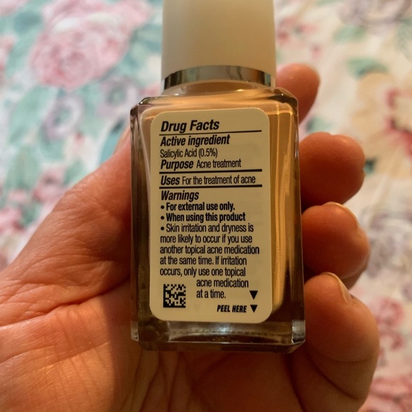 Neutrogena SkinClearing Oil-Free Makeup Size 1FL OZ - Picture 3 of 6